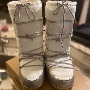 Brand New ladies winter moon boot